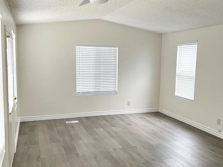 133 E 16th St #46 — Photo 9