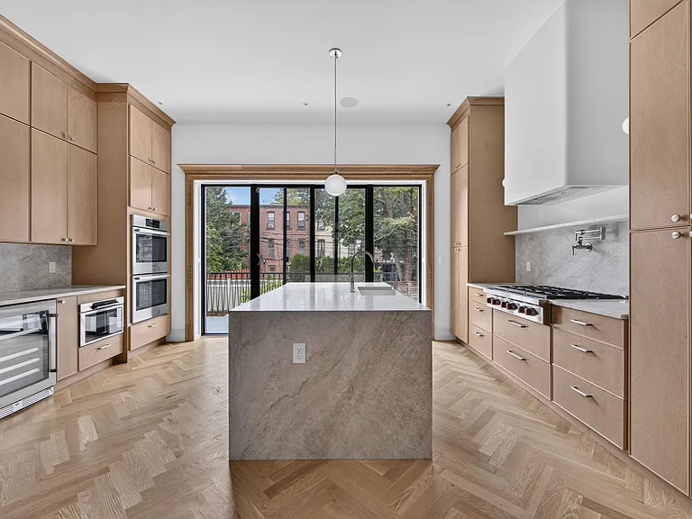 552 Macon St #2 — Photo 24