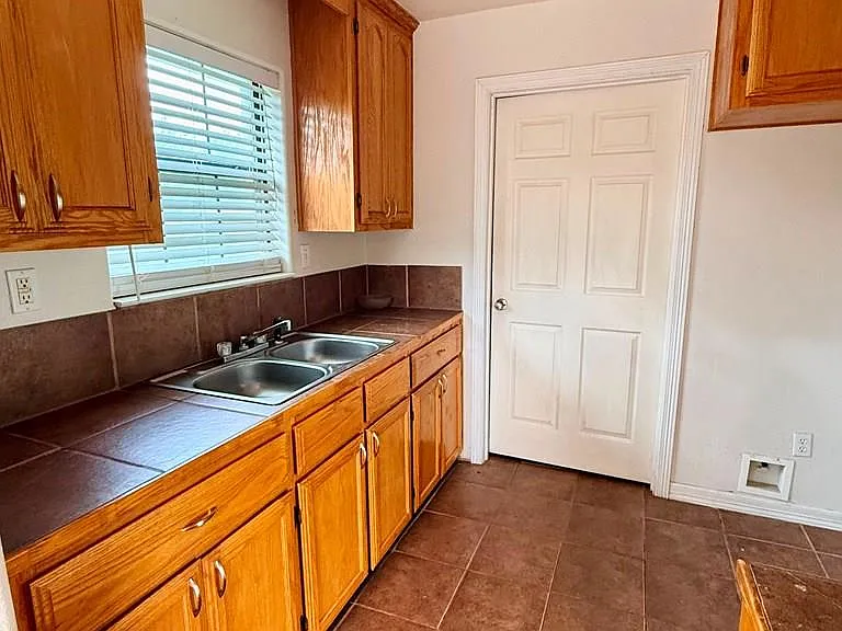 494 Ledesma Ave — Photo 6
