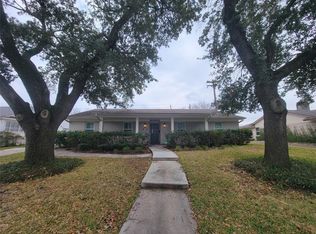 1007 Blue Willow Dr, Houston, TX 77042