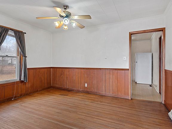 4th image of 630 W Maple Ave N