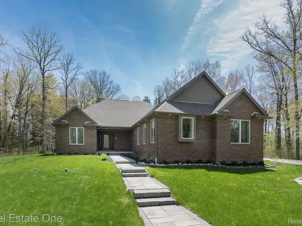 67002 Autumn Holw, Washington, MI 48095