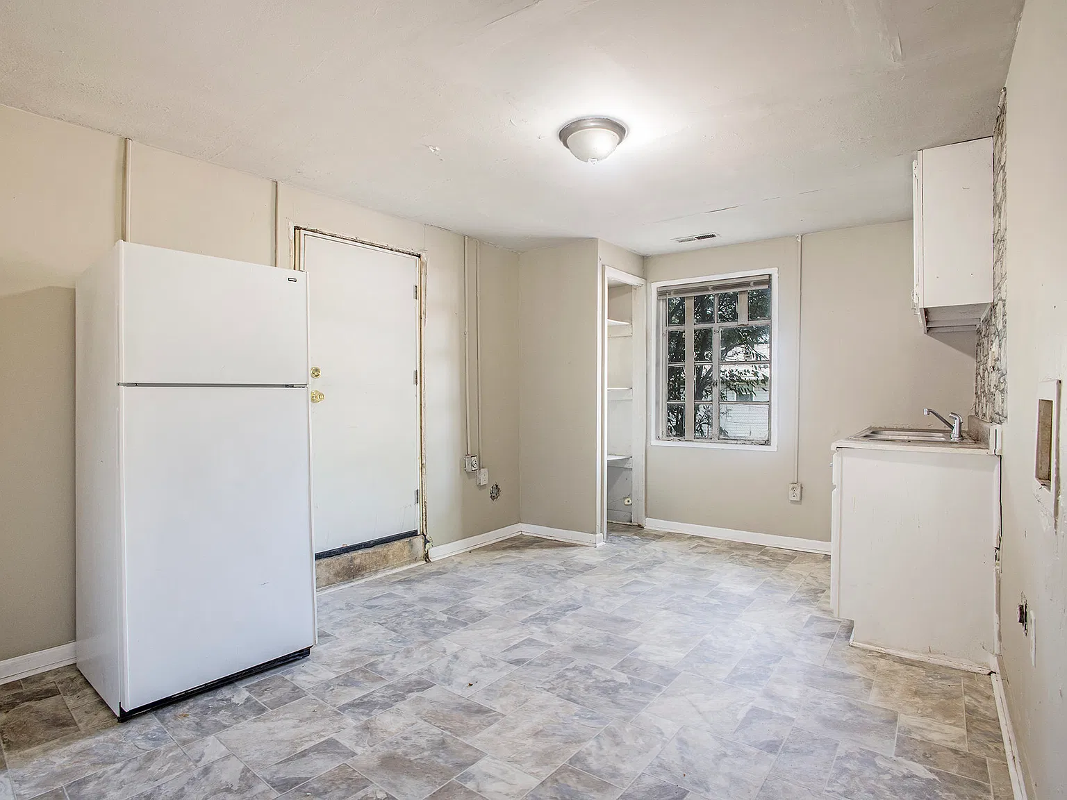6413 Avenue East (OLD) - A — Photo 2