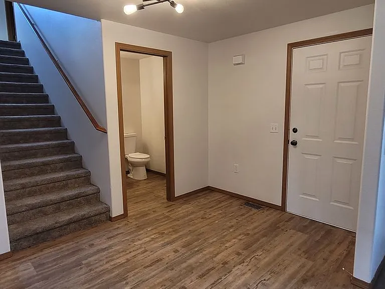 1349 E Greens Loop — Photo 6