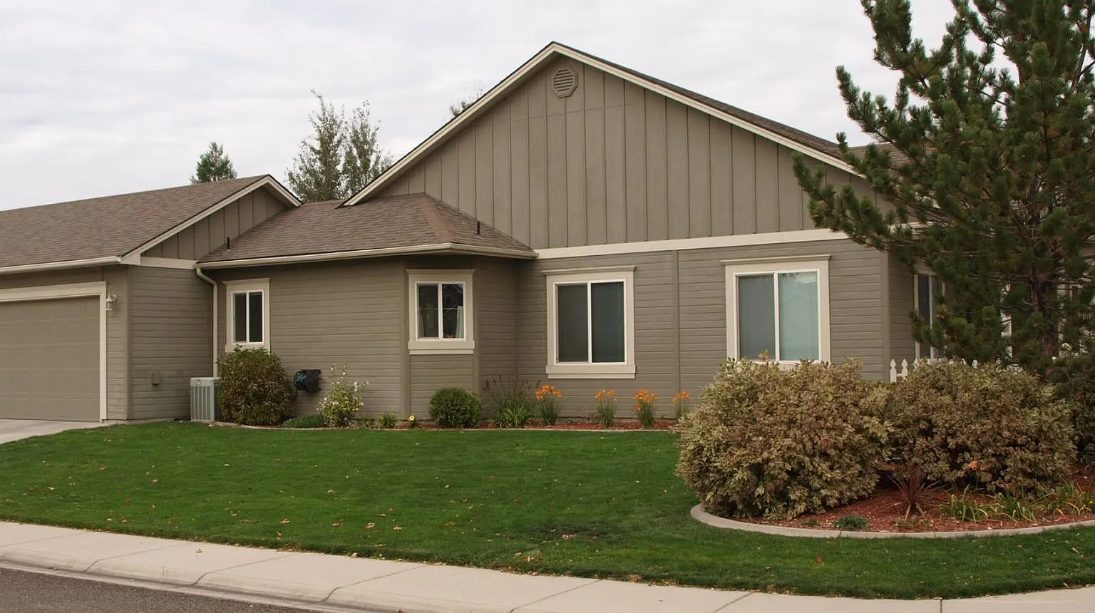 2751 S Rebel Pl — Photo 2