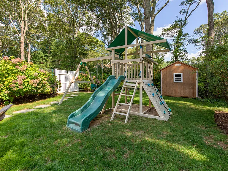 18 E Woods Path — Photo 33