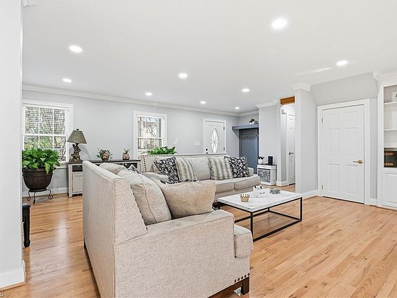 5th image of 2021 Tennyson Dr