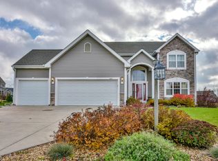 1351 Cider Cir, Mukwonago, WI 53149