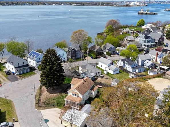 40 Jackson Ave E, Riverside, RI 02915