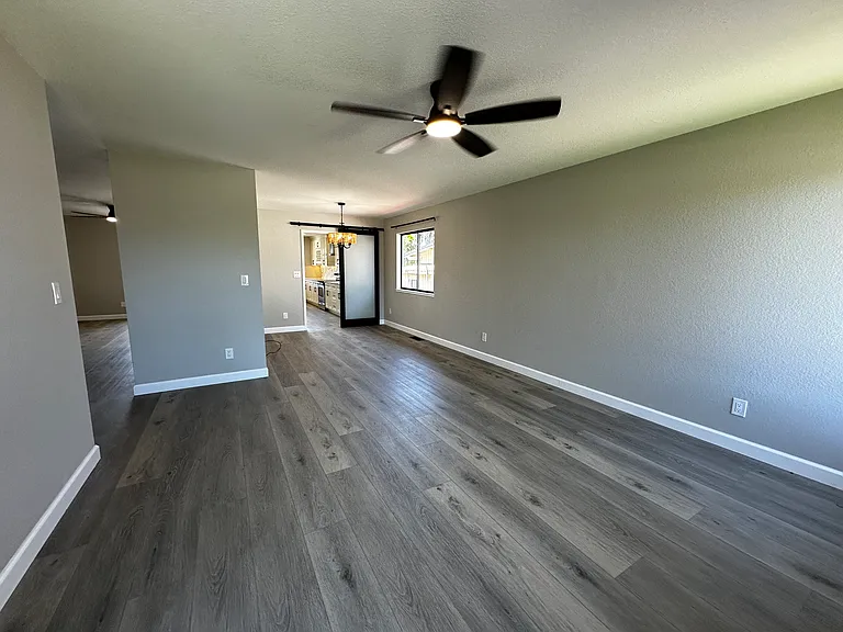 1224 Beach Ct — Photo 3