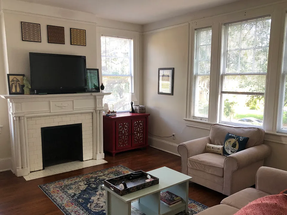 402 E Victory Dr #1