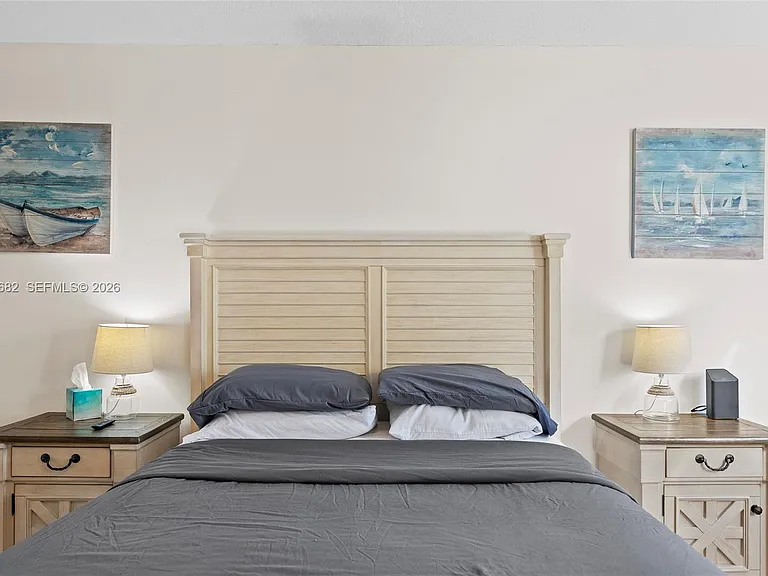 2424 NE 9th St #207 — Photo 15