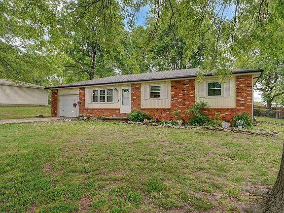 3rd image of 1609 E Kentwood Street
