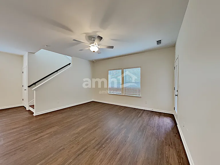 180 Landsdown Xing — Photo 6