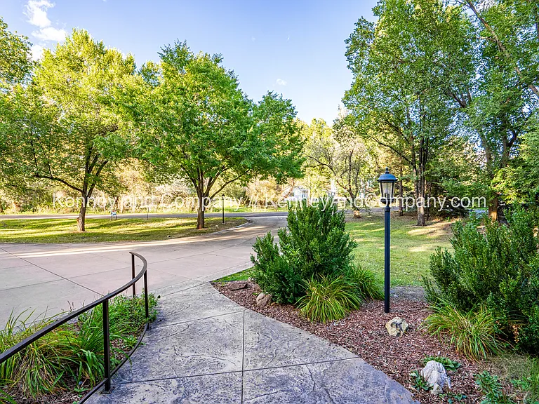155 Indian Wells Ln — Photo 2