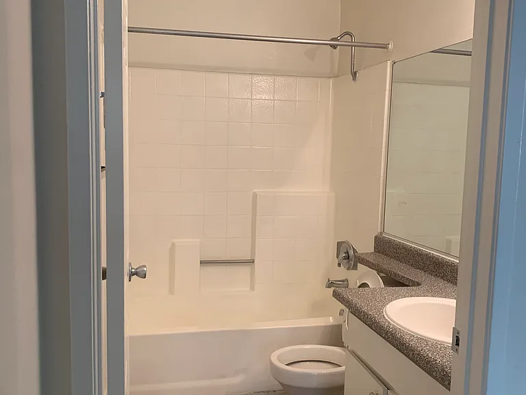Hyde Park Apts — Photo 14