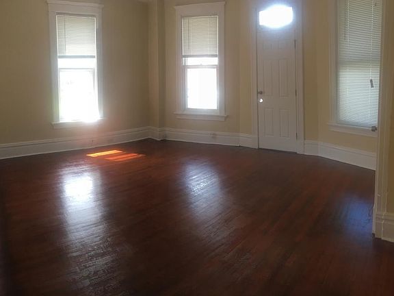 4th image of 220 Emerald St