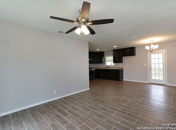4th image of 411 Surrels Ave