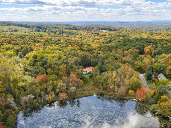 40 W Hunns Lake Rd, Stanfordville, NY 12581