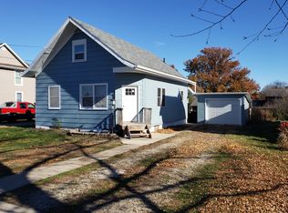 406 1st St, Parkersburg, IA 50665