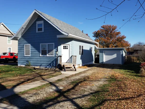 406 1st St, Parkersburg, IA 50665