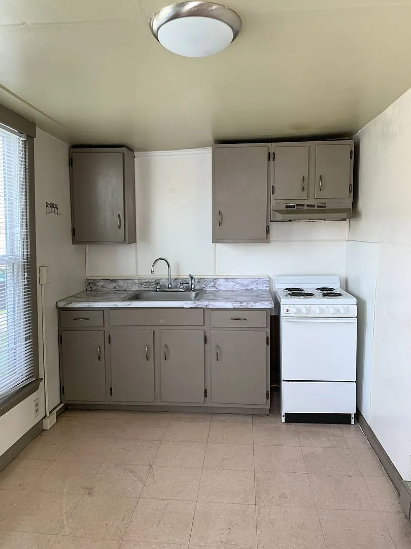 903 Scotland Ave — Photo 3