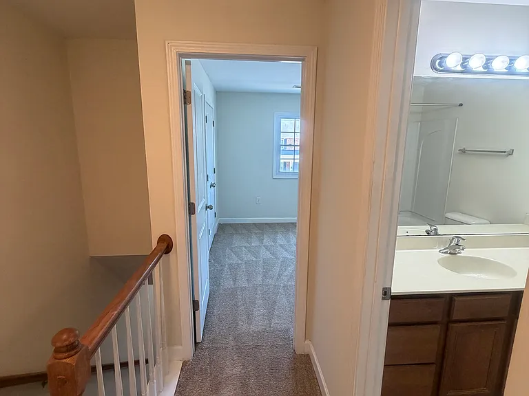 1215 Green Oaks Ln #H — Photo 20