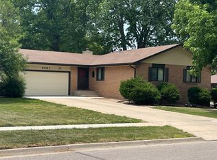 6201 Deerwood Dr, Lincoln, NE 68516