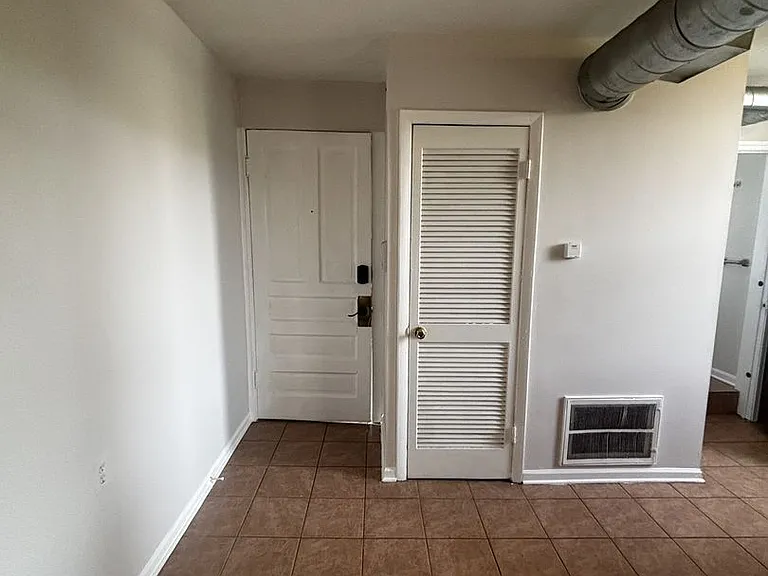 2101 S Marshall Blvd #&-2867-69 — Photo 8