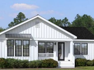 102 B St, Interlachen, FL 32148