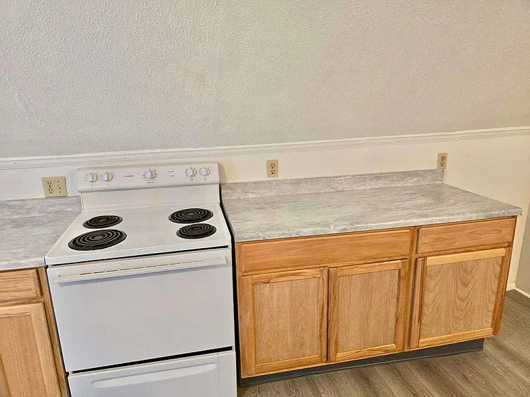 305 W Linn St — Photo 6