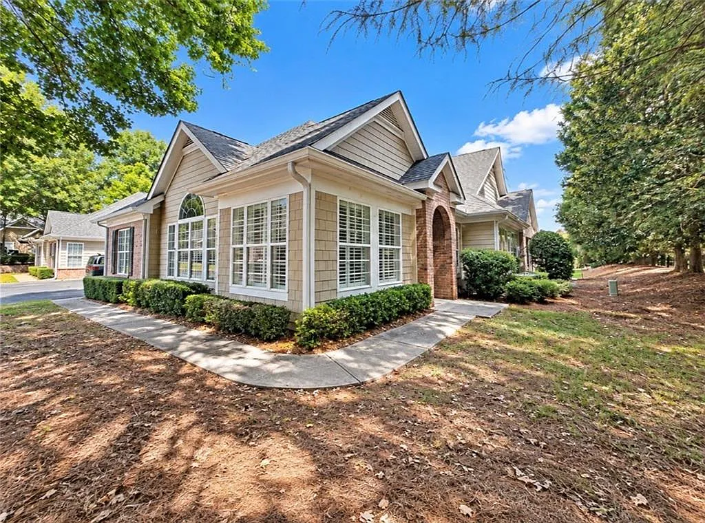 3 bed, 2.0 bath, 1854 sqft, $3,350 — Photo 3