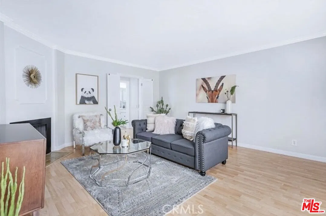 1 bed, 1.0 bath, 724 sqft, $3,500 — Photo 2