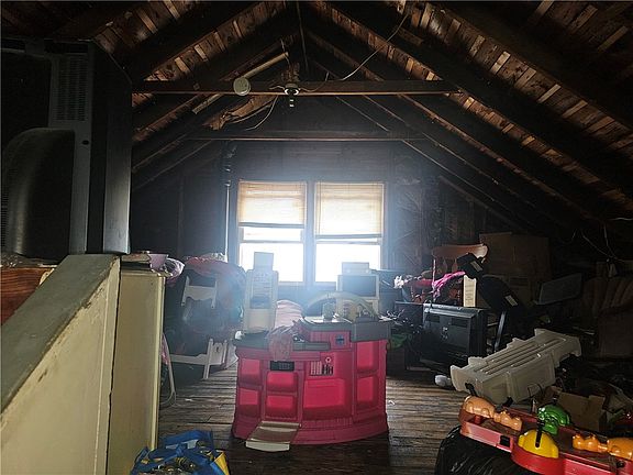 4th image of 1818 Saint Paul St