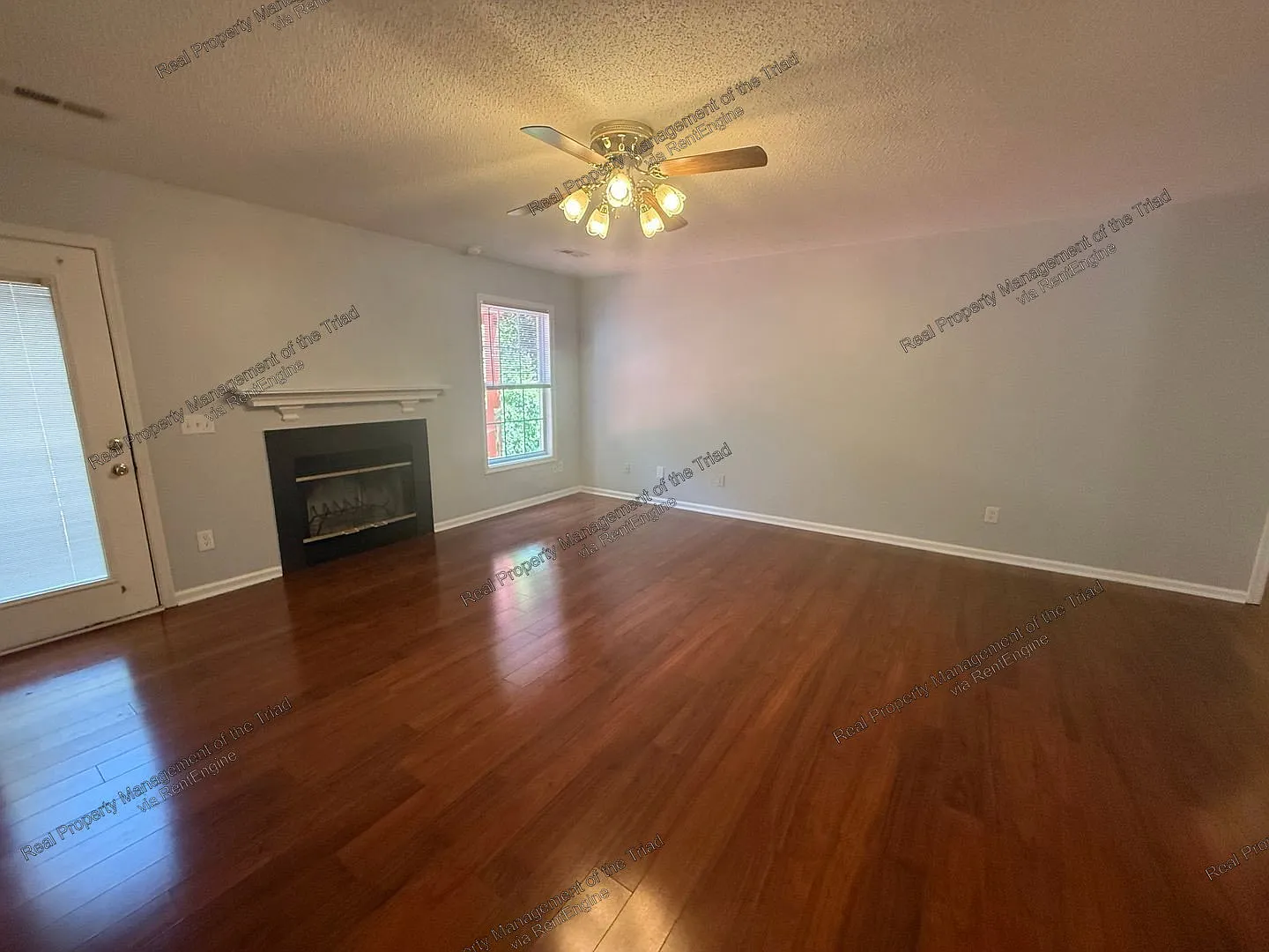 3 bed, 2.0 bath, 1456 sqft, $1,825 — Photo 3