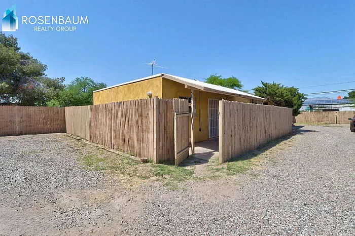 2 bed, 2.0 bath, 800 sqft, $1,100 — Photo 2
