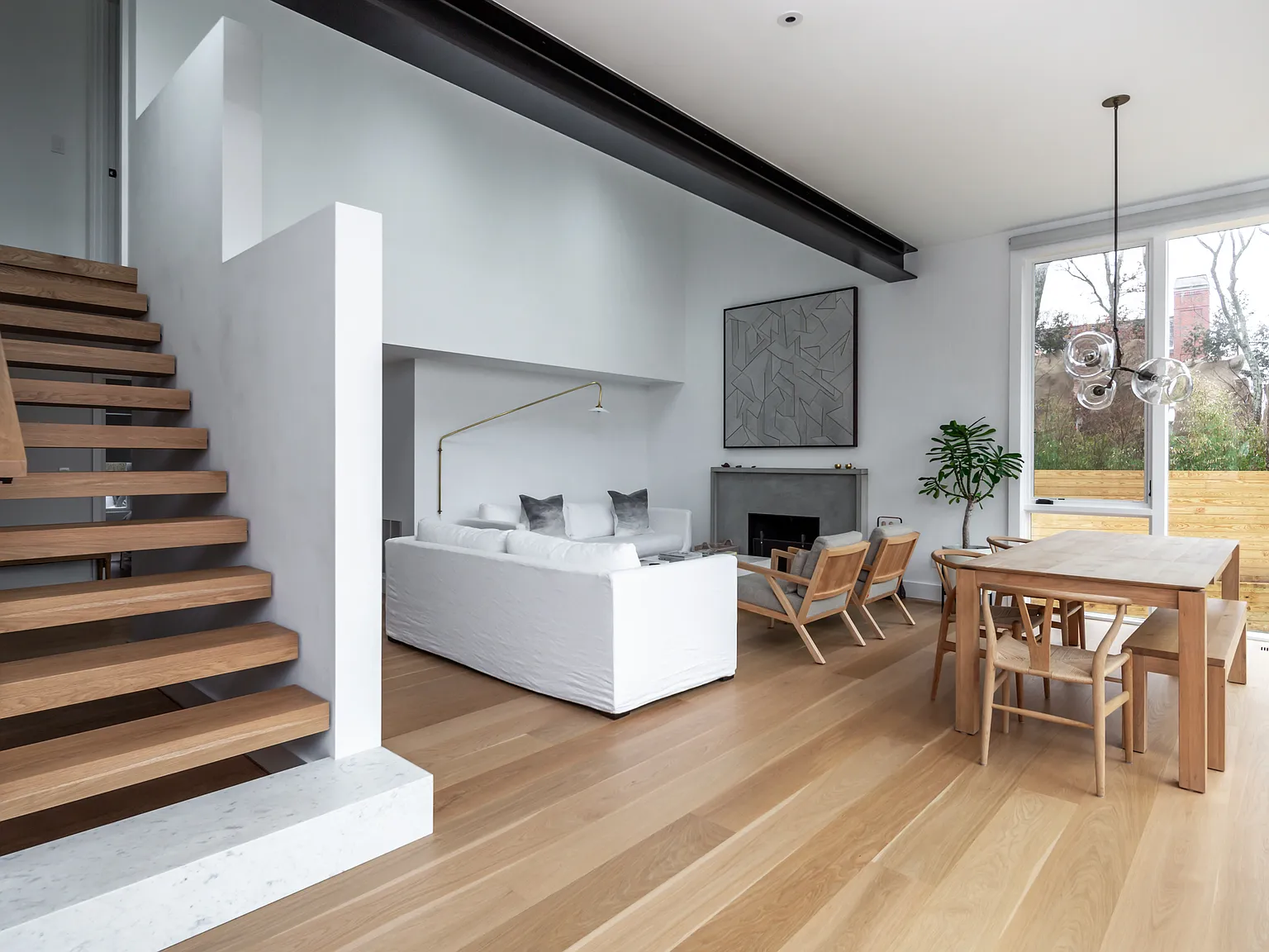 Waterviews 3+ Bedroom Renovated Modern Home with Pool — Photo 4