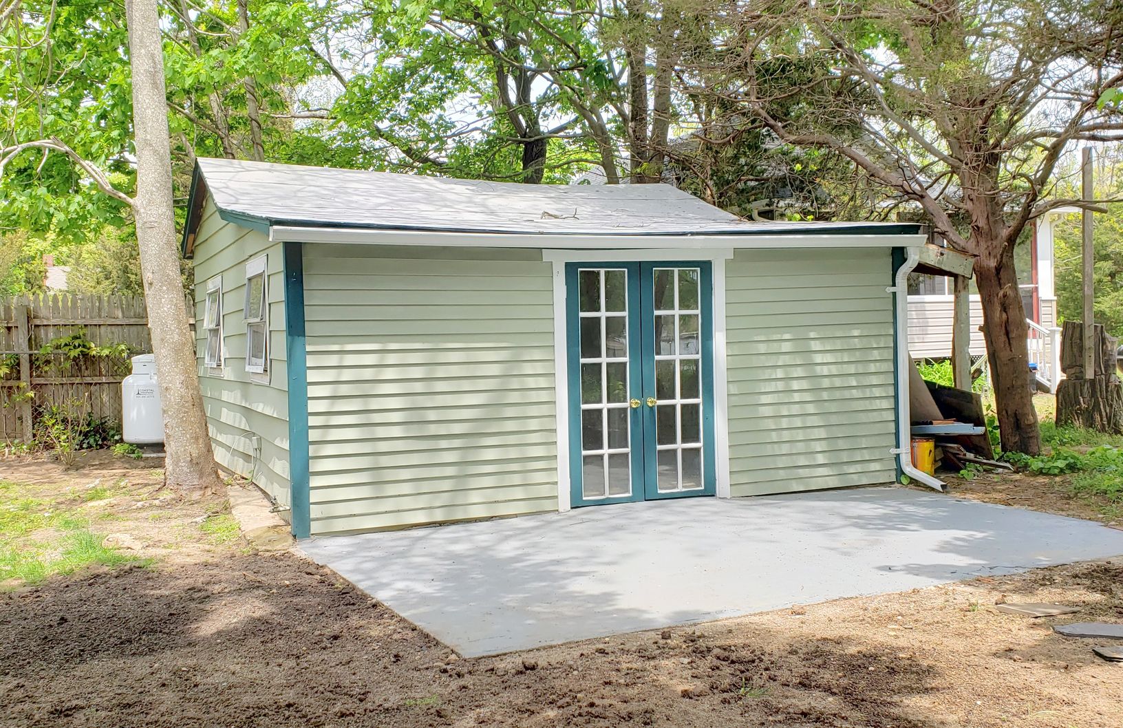  Sweet Lil Office Outbuilding Has Own Patio