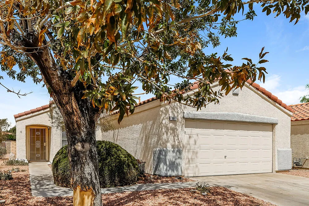 3 bed, 2.0 bath, 1317 sqft, $2,135 — Photo 3