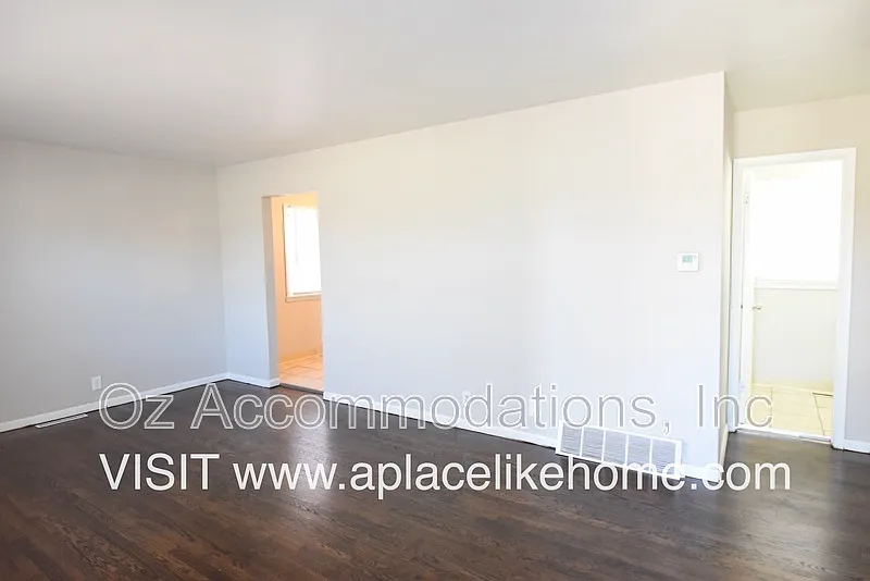 3 bed, 1.0 bath, 1009 sqft, $1,450 — Photo 4