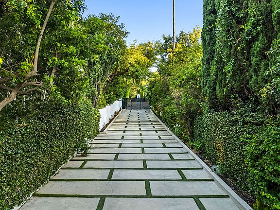 3rd image of 18762 Wells Dr