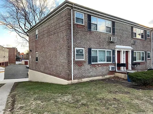 Sold by SpaceMax Realty Inc | media 8