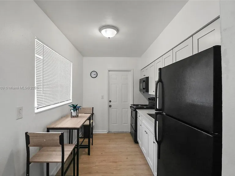 717 SW 13th Ave #1 — Photo 2