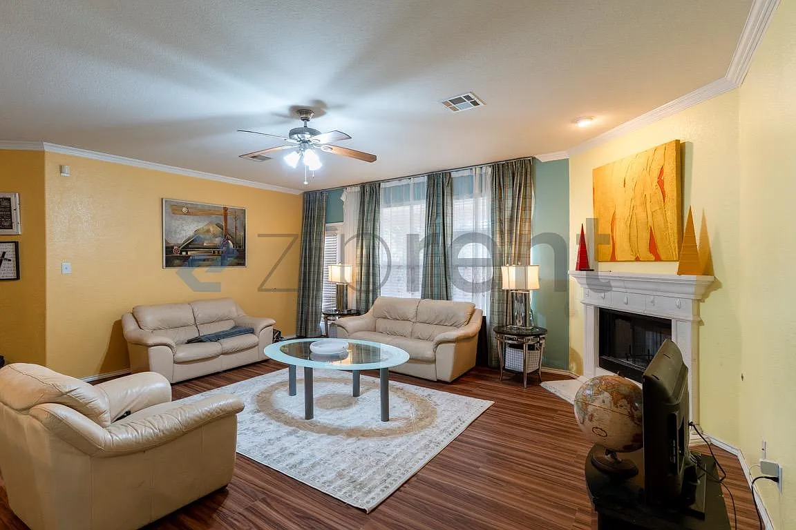 5 bed, 2.5 bath, 3338 sqft, $3,100 — Photo 2