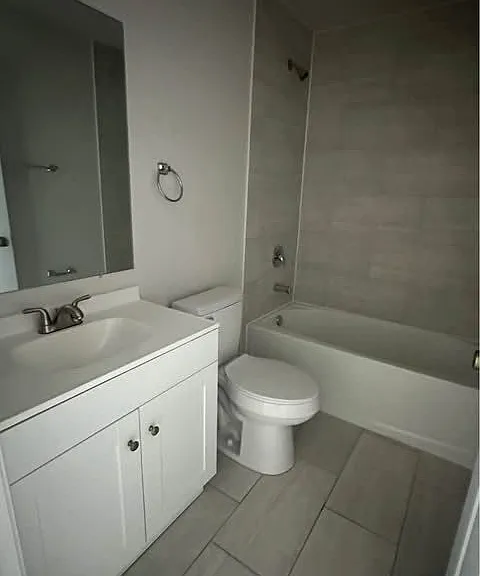 606 SE 8th St #606 — Photo 10