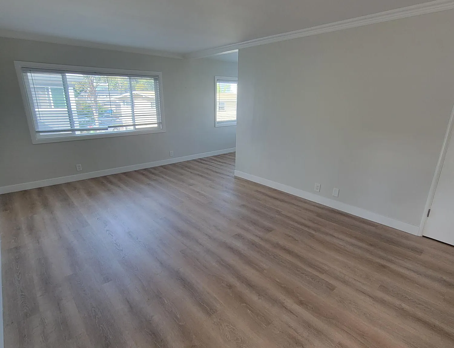2 bed, 940 sqft, $3,300 — Photo 3