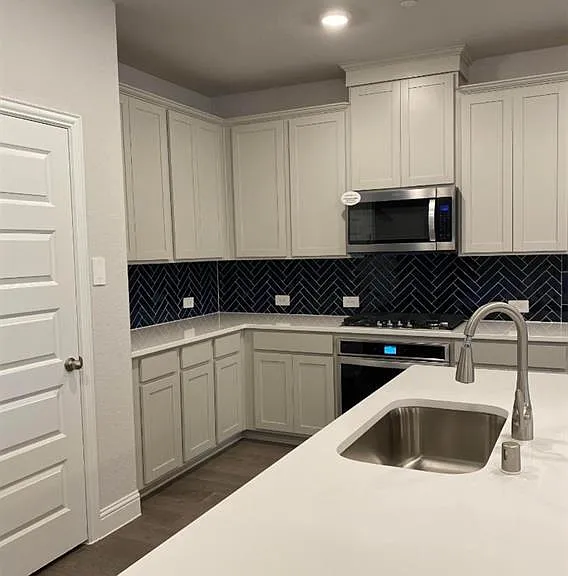 7833 Sunset Blvd — Photo 4