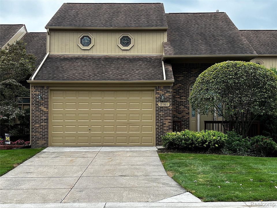 1st image of 2161 Crystal Dr #8