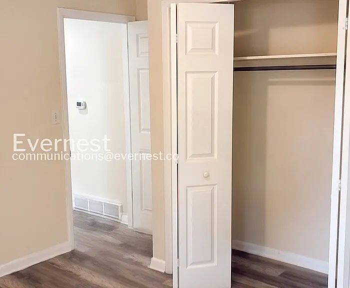 1527 Stuart St — Photo 16