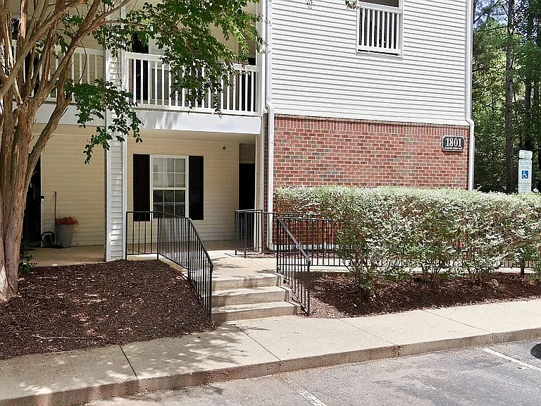 1801 Trailwood Heights Ln — Photo 2